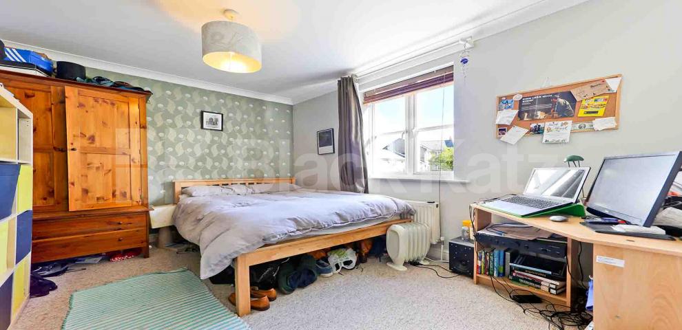 			NEW INSTRUCTION (Includes private parking)., 2 Bedroom, 1 bath, 1 reception Apartment			 Morden House, Bristowe Close, Brixton